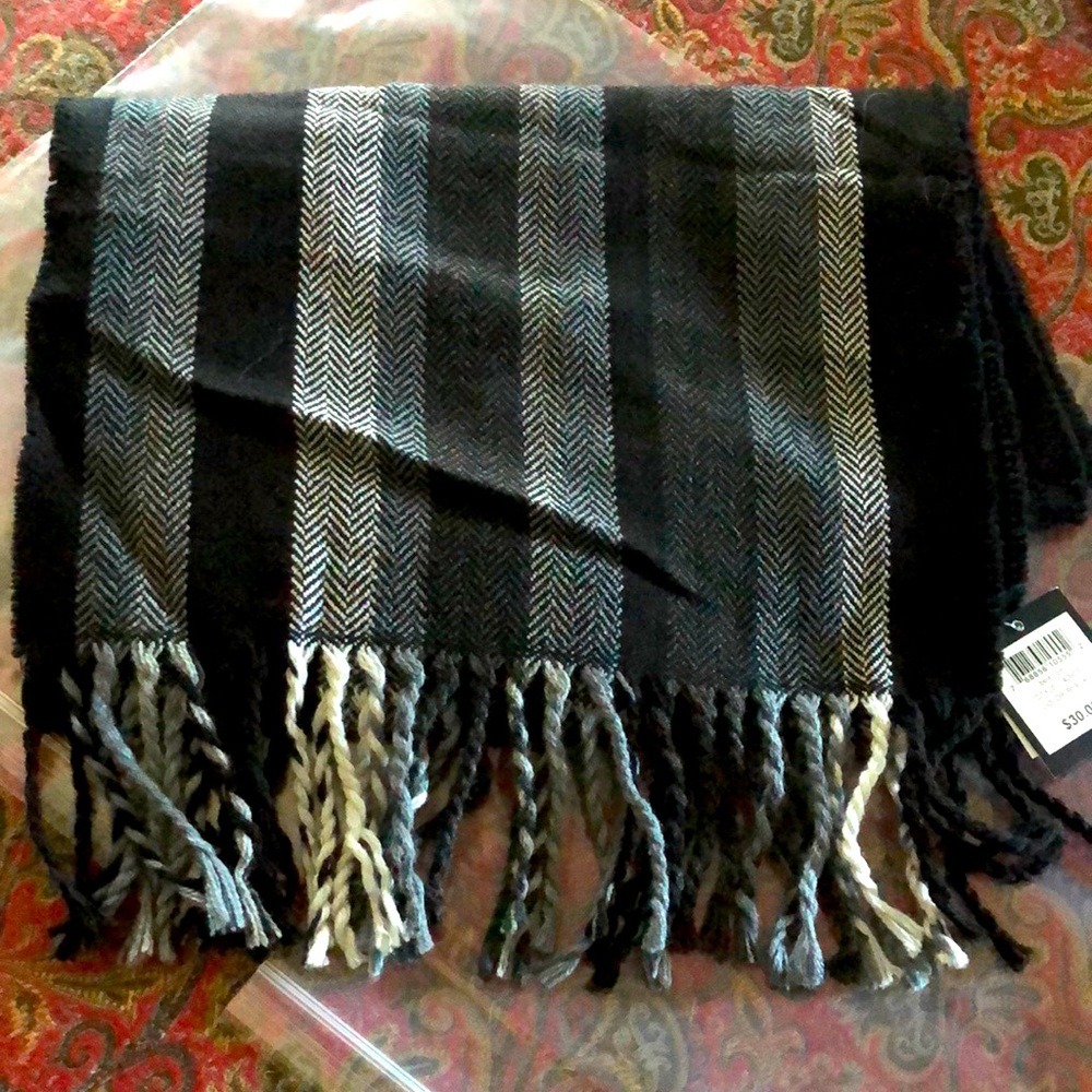 WH Belk Black and Gray Scarf.     NWT